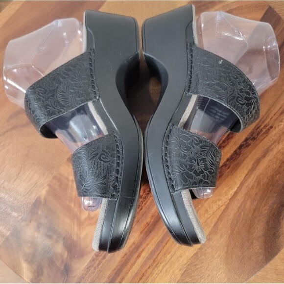 Dansko Sophie Black floral Tooled Leather Clog Sandals Size 41 Comfy Boho Retro - Picture 6 of 16